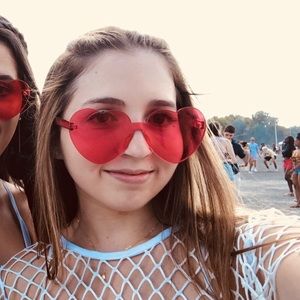 Meet your Posher, Whitney